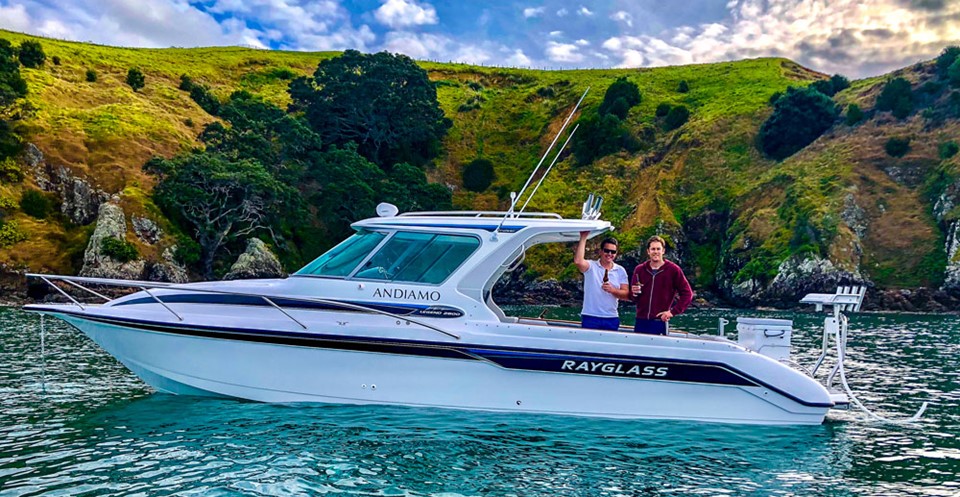 THE RAYGLASS GUIDE TO BUYING A BOAT WITH FRIENDS OR FAMILY