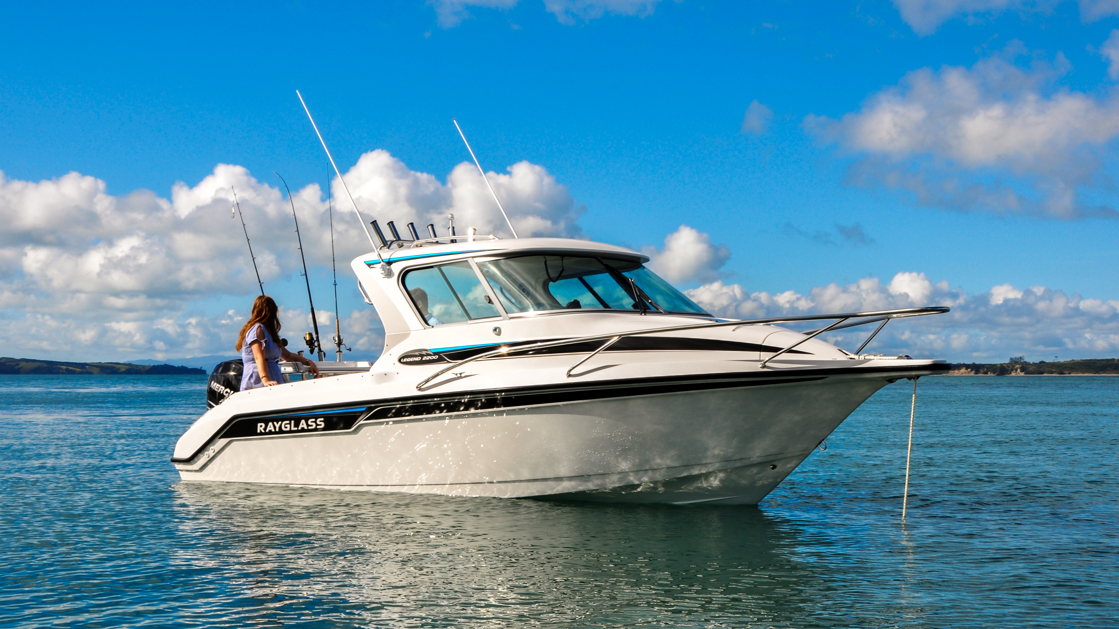 A CLOSER LOOK AT THE RAYGLASS LEGEND 2200: THE SUB 7 METRE ALL-ROUNDER