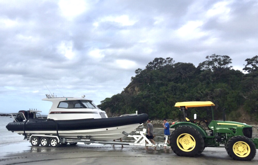THE RAYGLASS GUIDE TO LAUNCHING YOUR BOAT AT THE BEACH
