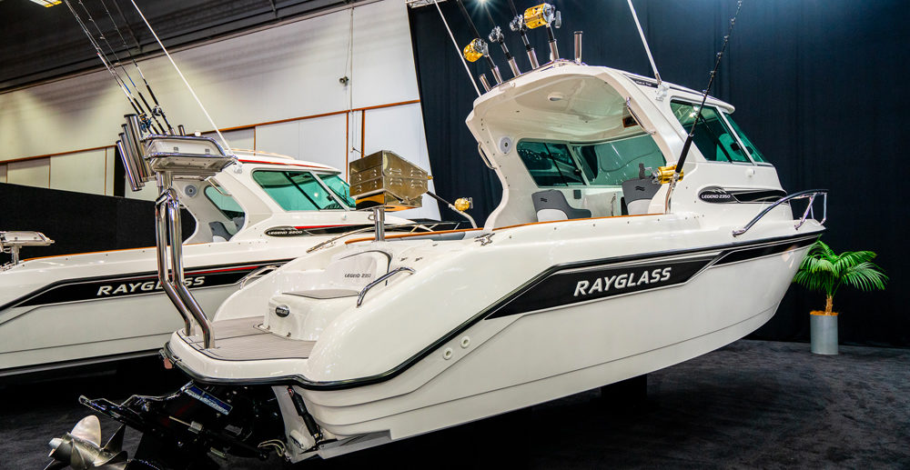 FISHING AND DAYTRIPPING ON THE RAYGLASS LEGEND 2350
