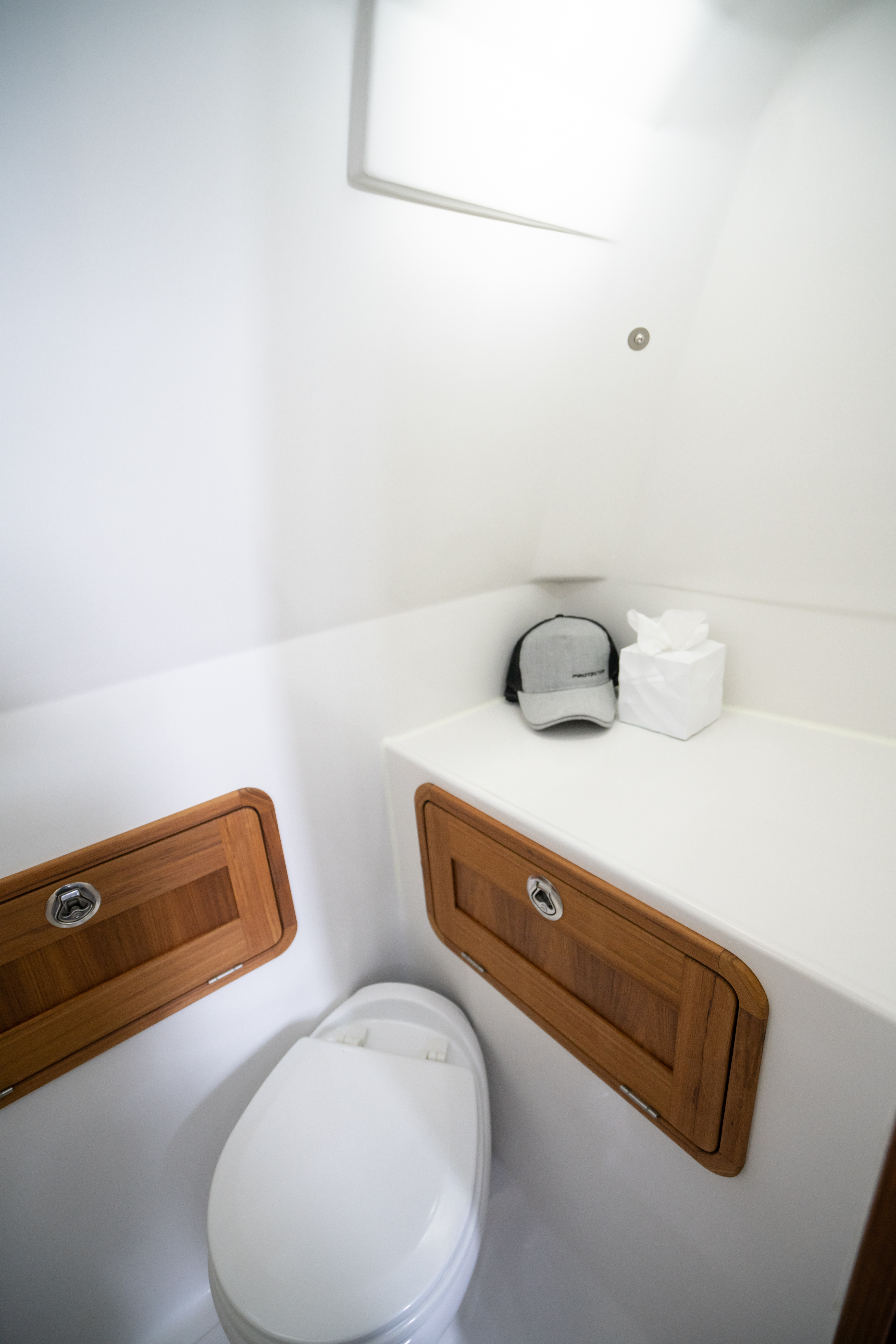 fully enclosed standing head