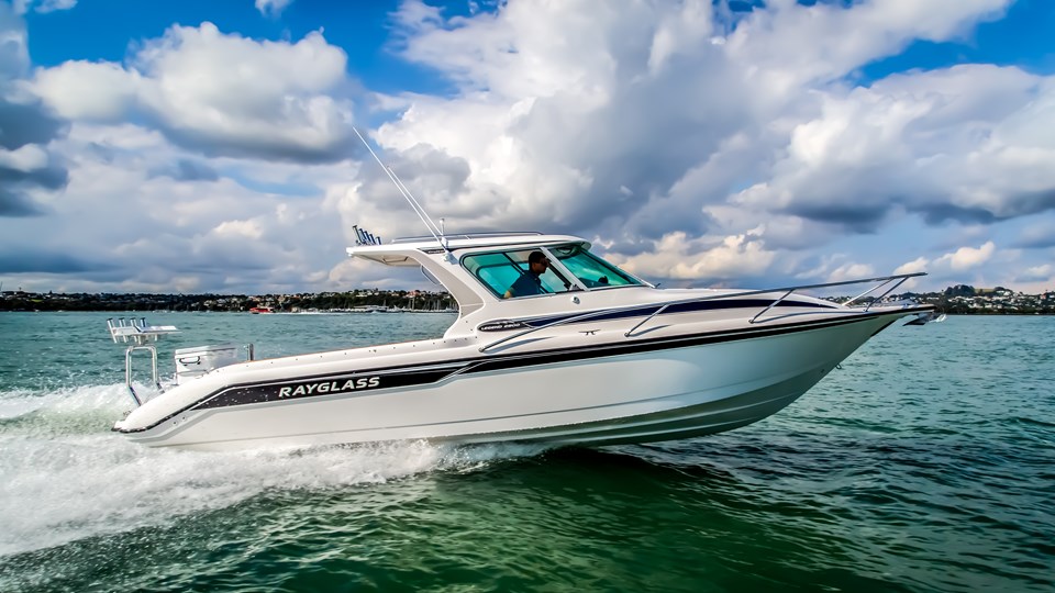 THE RAYGLASS DIFFERENCE – IT’S ALL IN THE HULL