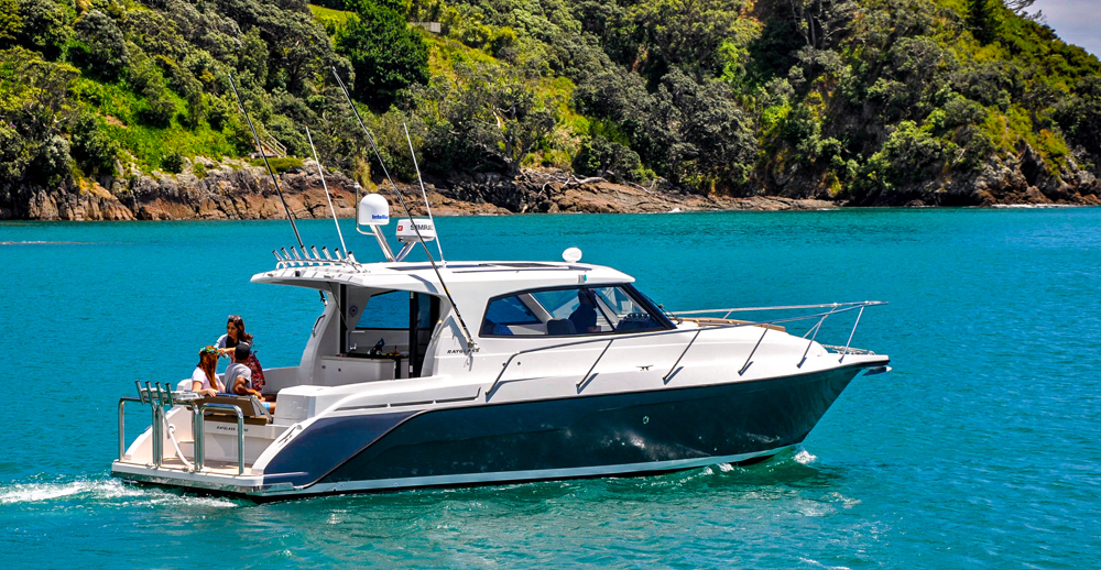 RAYGLASS’S FLOATING DISPLAY AT ON WATER BOAT SHOW