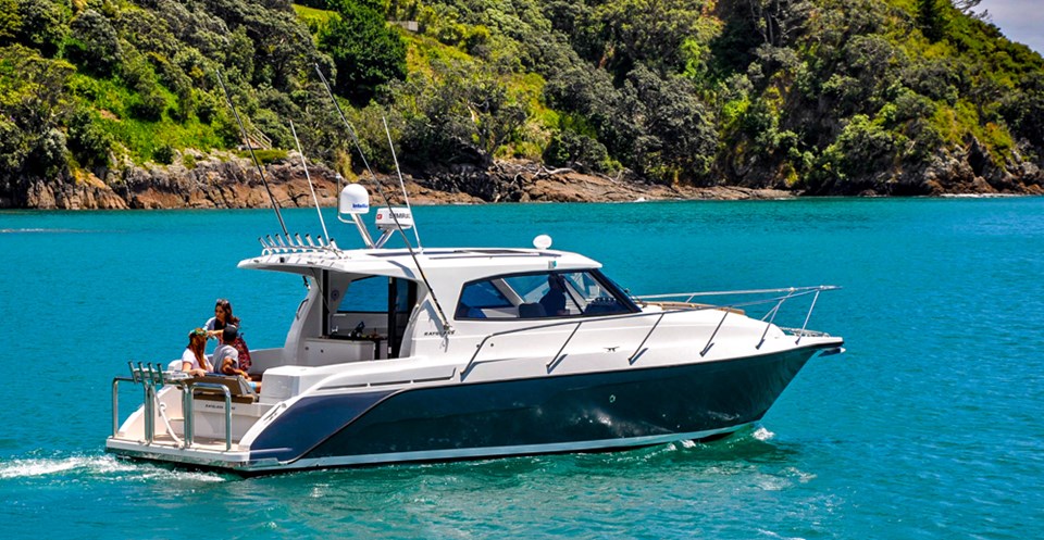 RAYGLASS’S FLOATING DISPLAY AT ON WATER BOAT SHOW