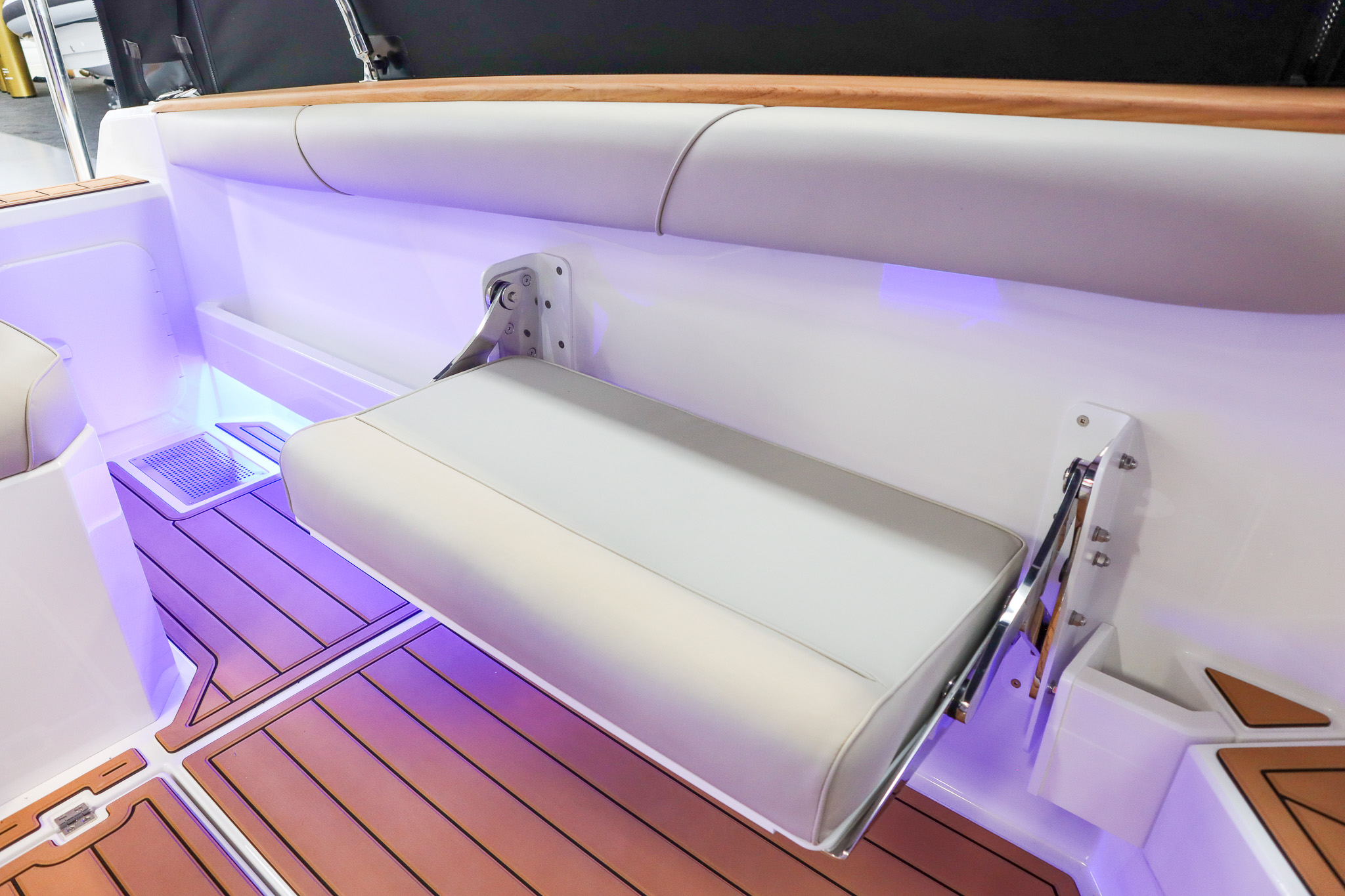 Port & stbd foldaway under coaming seats